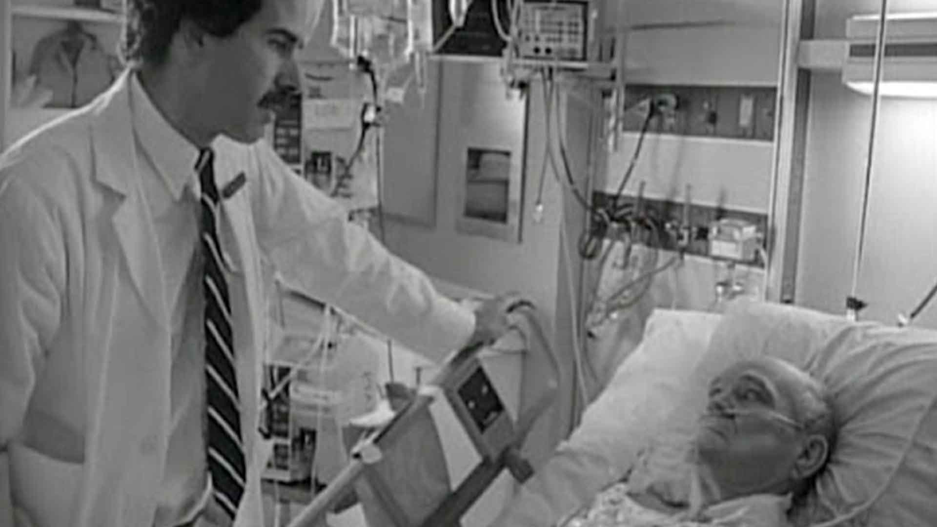 Medicine with his patient in the movie Near Death