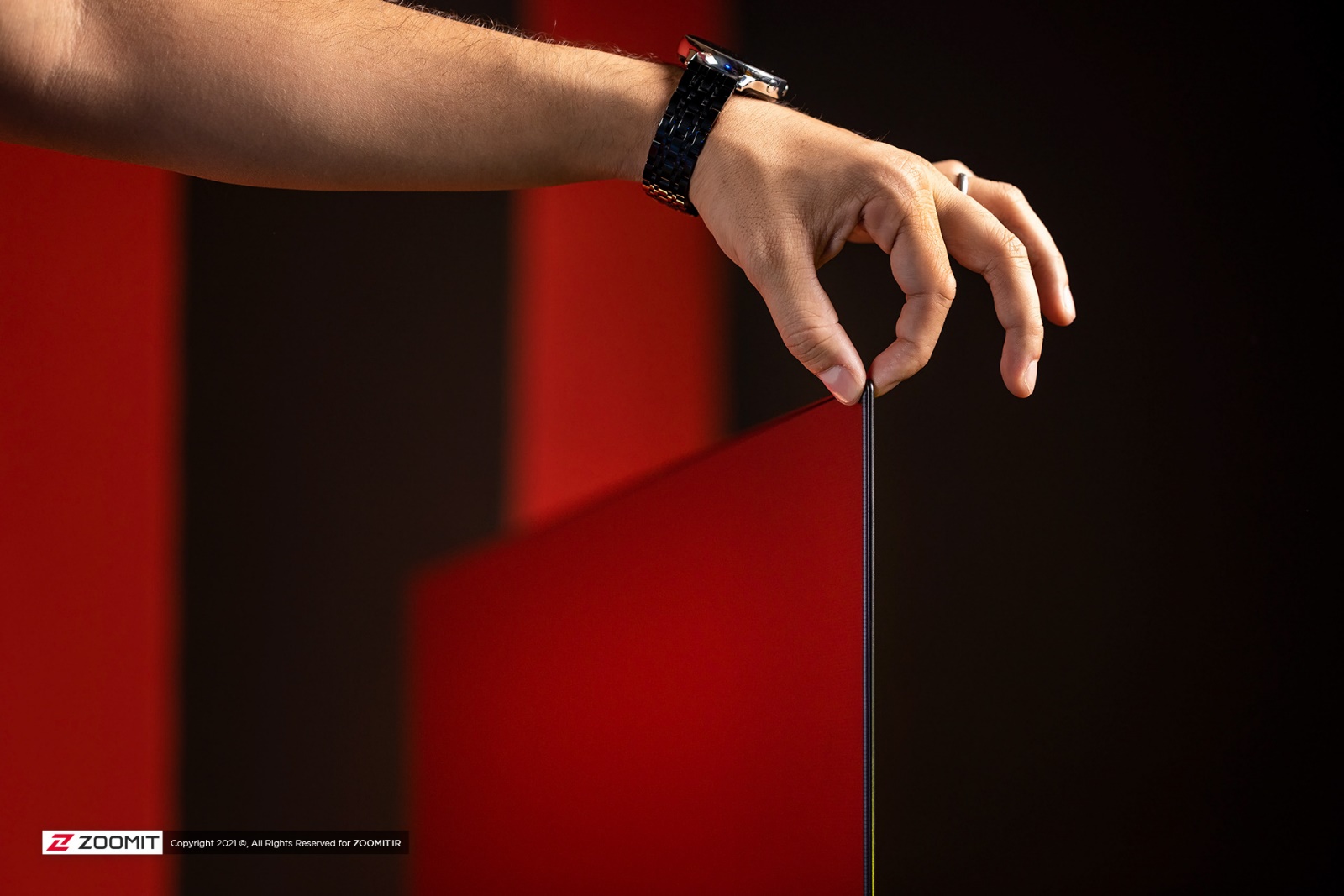 Thickness of the upper part of the LG C1 OLED TV