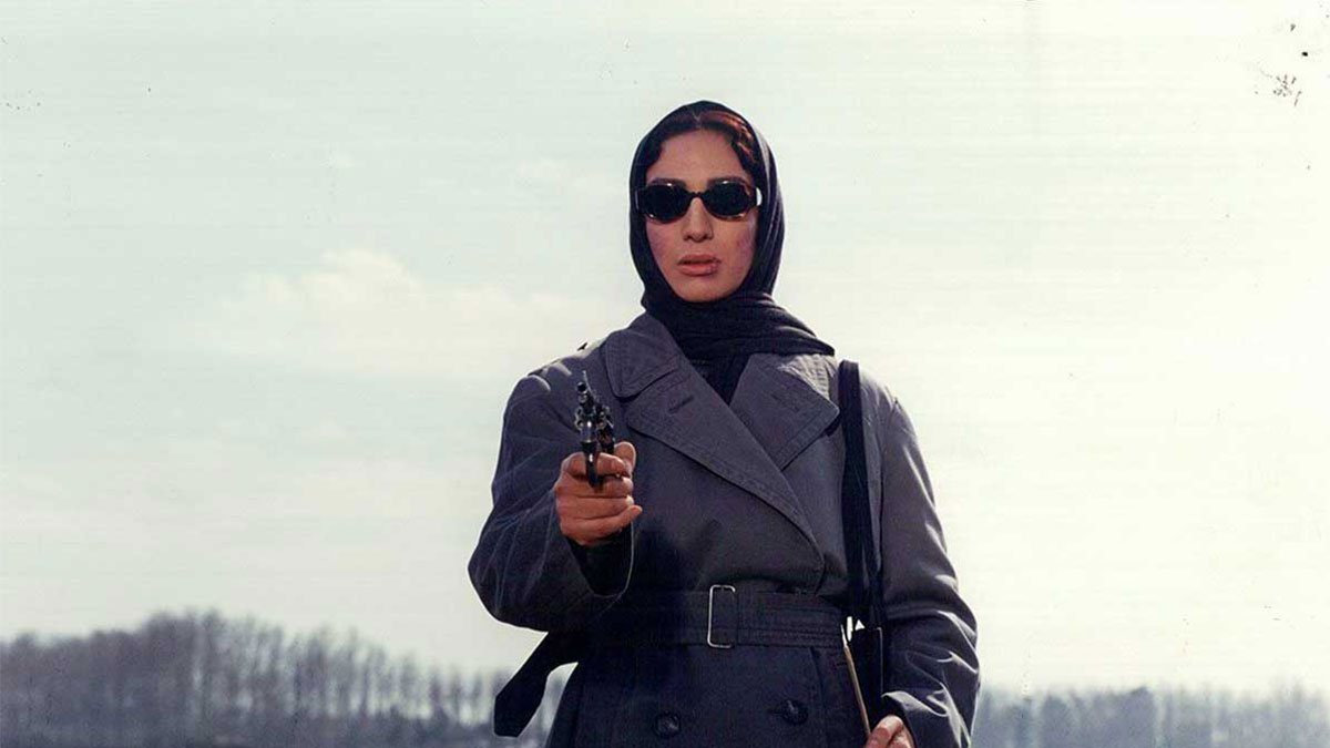 A view of Mojdeh Shamsai in the movie Dog Killing in the role of Golrokh