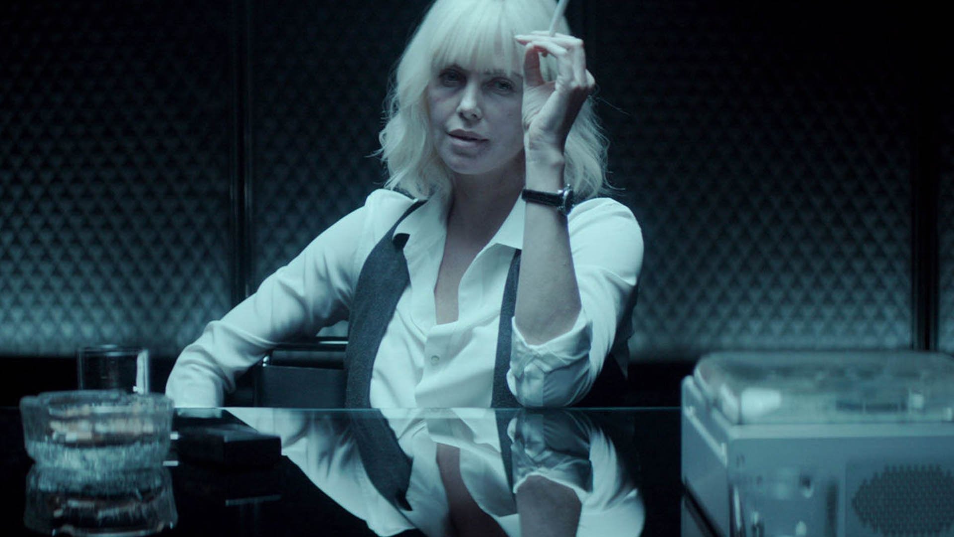 Charlize Theron with a cigarette in the interrogation room in the movie Atmic Blnde