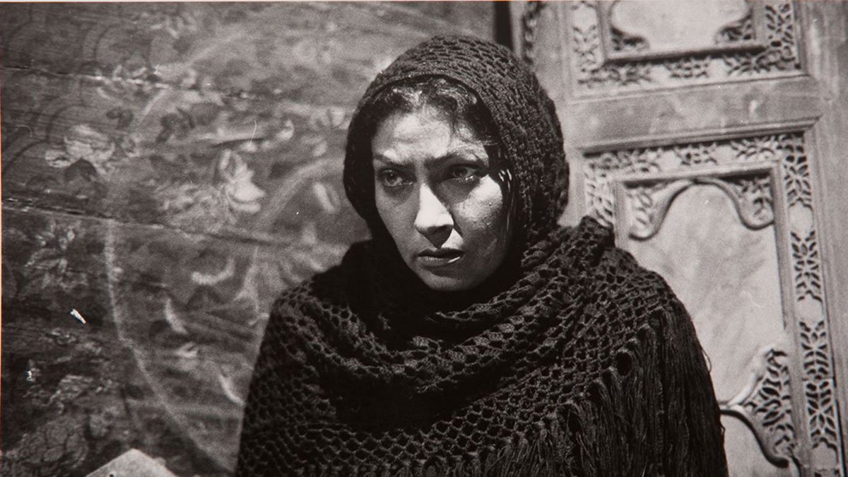 Farimah Farjami in a scene from the movie Red Line