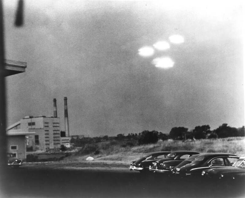 Seeing UFOs in Salem, 1952