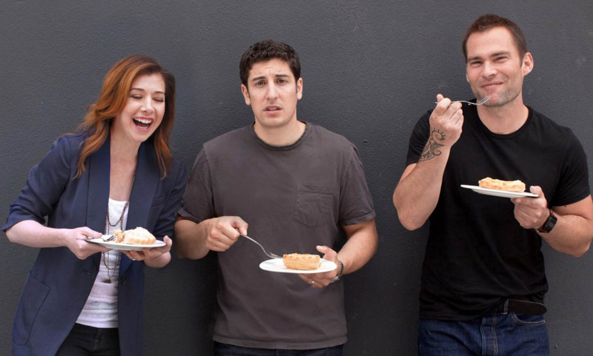 The cast of american pie is eating cake