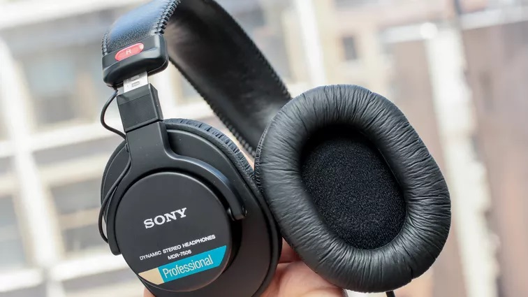 What is Sound Leakage? | Which headphones are better in this regard?