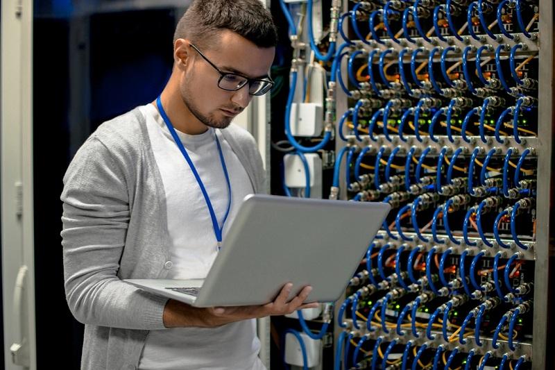 How To Select And Hire A Network Engineer?