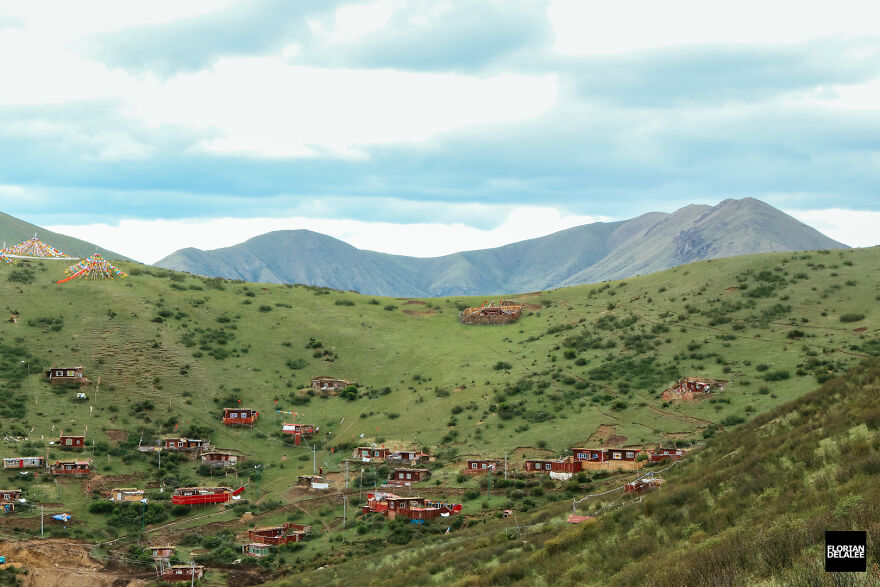 Travel to the unknown Sichuan West in neighboring Tibet