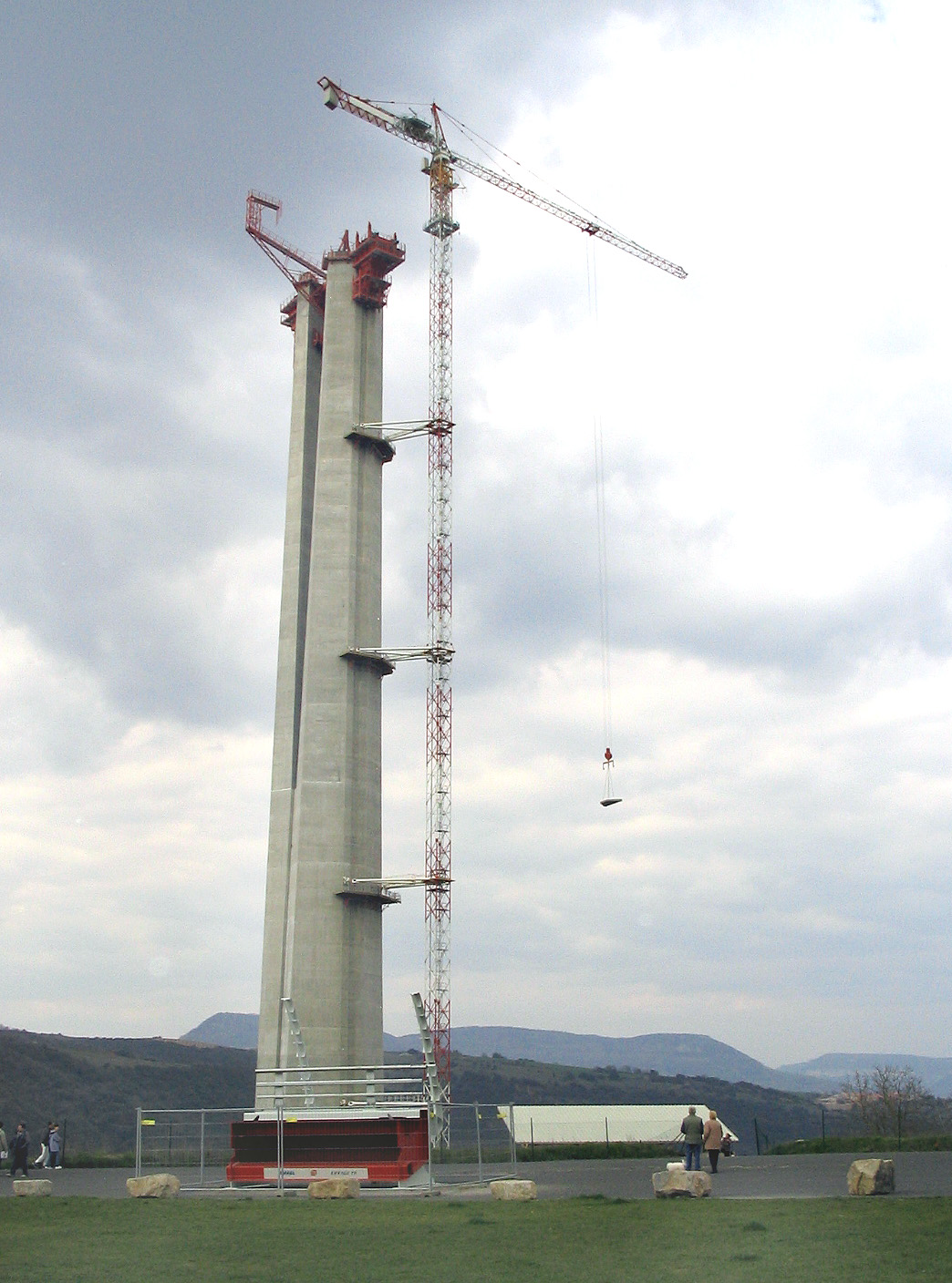 Construction of the columns of Paul Milo Bridge in France