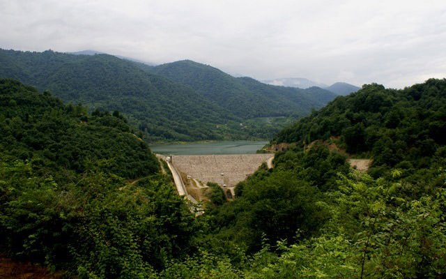 Mijran Dam and tree-covered mountains in Ramsar