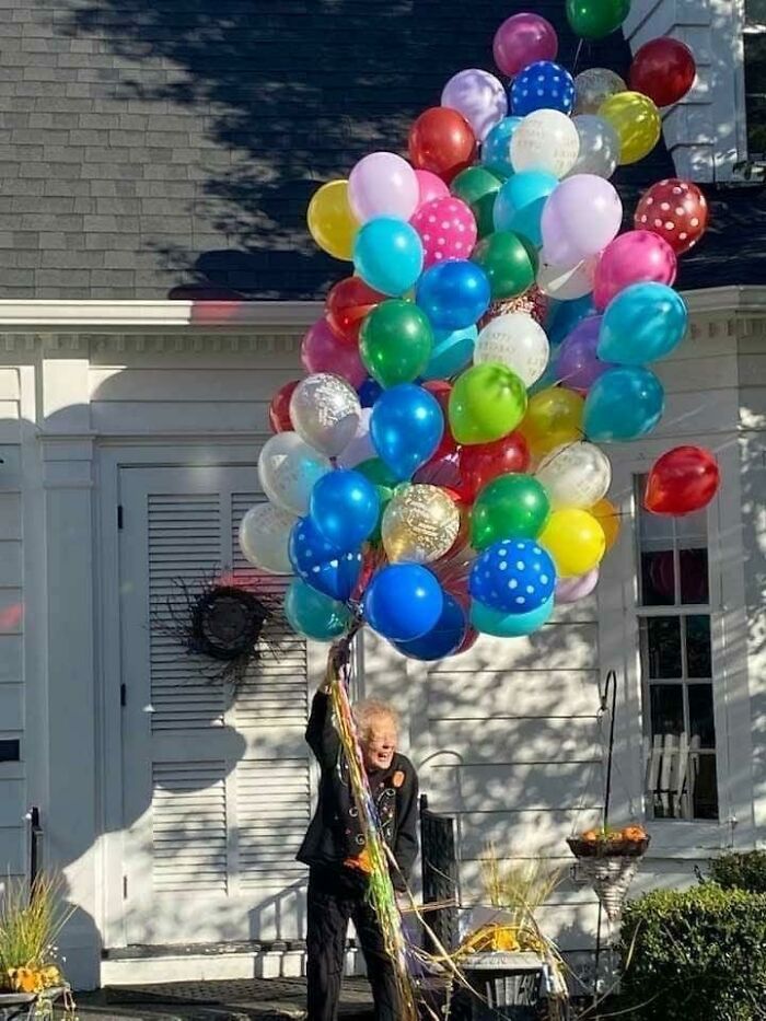 Old woman balloon 100 ups