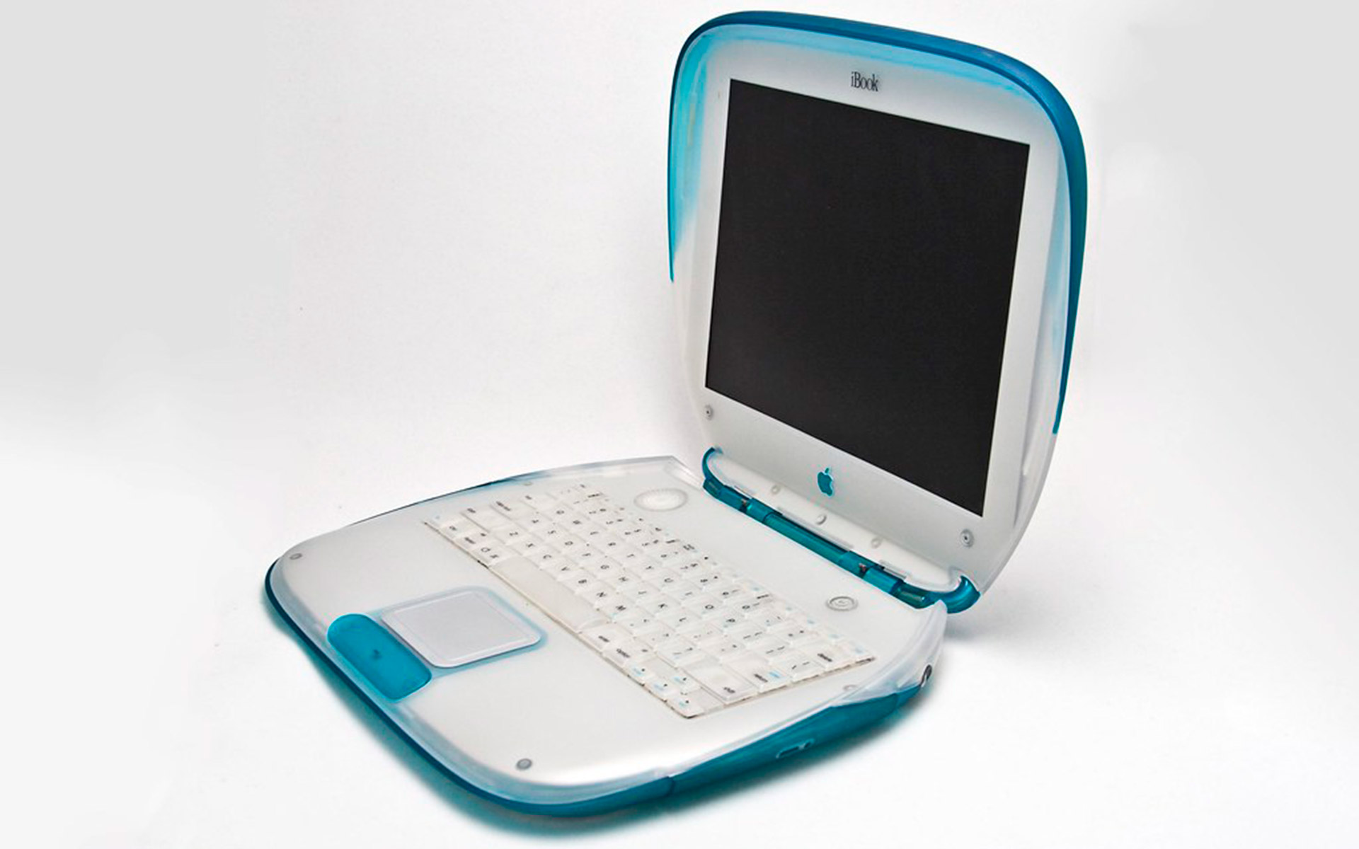 View on the side of the Apple iBook G3 in blue