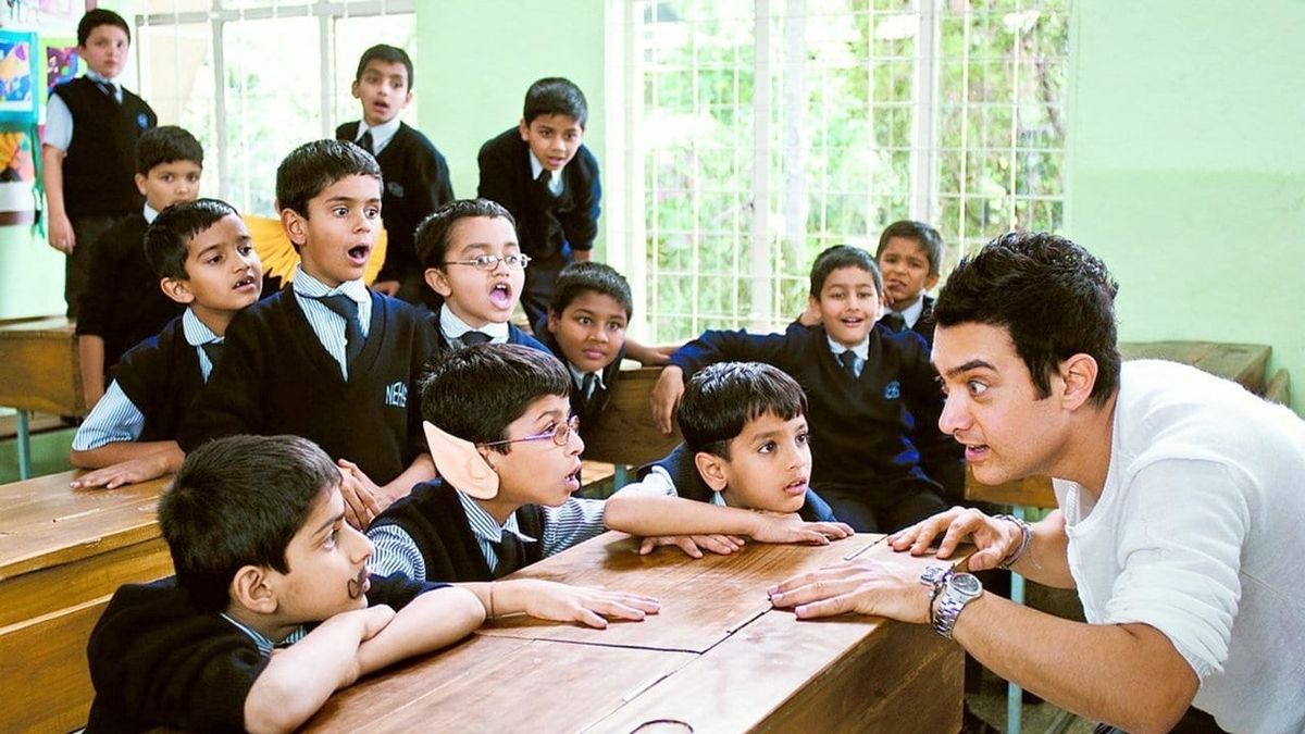 Aamir Khan as an art teacher in the movie Like Stars on Earth