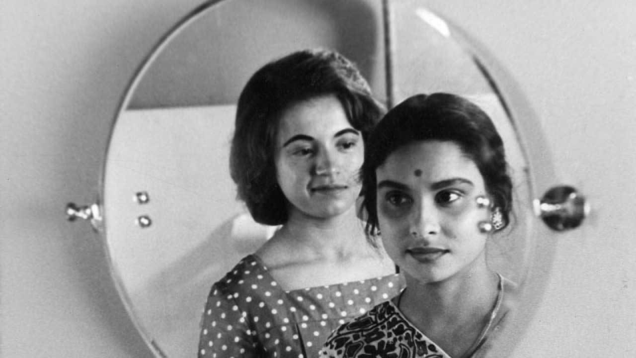 An image of two characters from the movie Big City by Satyajit Ray