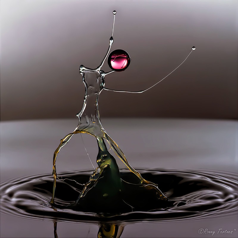 Humanoid figures with super fast water photography