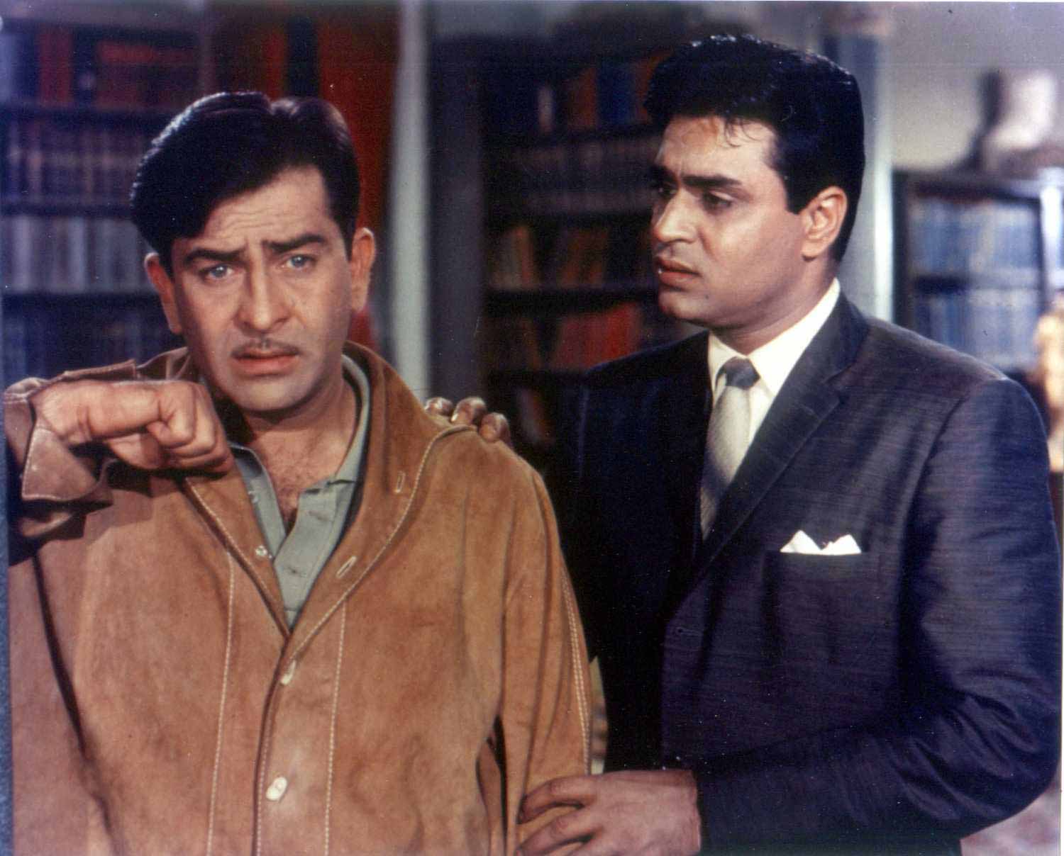 Raj Kapoor and Rajendra Kumar as Sundar and Gopal in Sangam