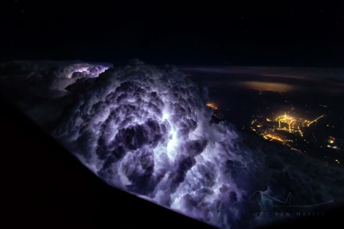 Amazing photography of storm and sky by Boeing 747 pilot