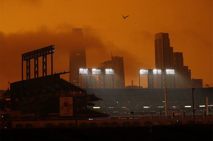 One step to the apocalypse; Terrifying images of the forest fire's impact on the city of San Francisco