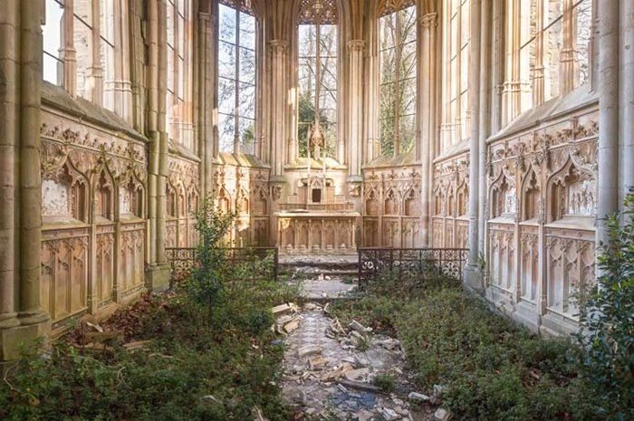 Photography projects: the solitude of God's houses