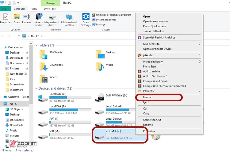 Choosing the option to format the flash drive in Windows 10