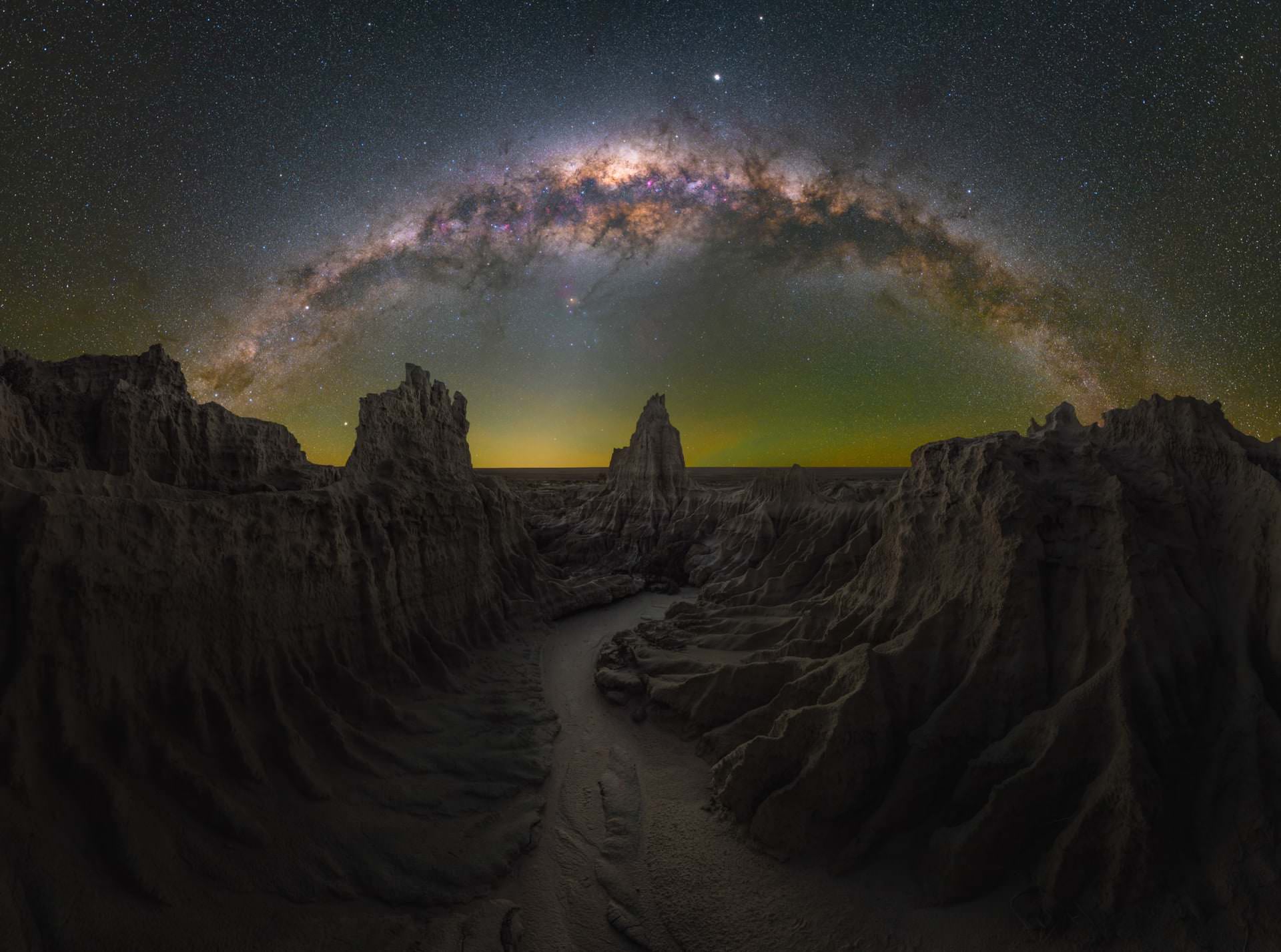 Dragon Sanctuary / Daniel Thomas Gum / Mungo National Park, Australia / Milky Way Photographer of the Year 2021