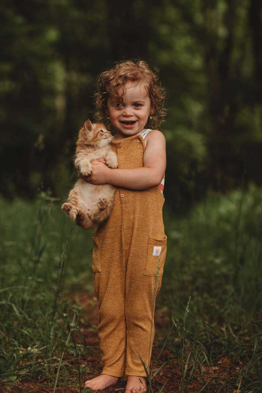Interaction of children and animals Orange Cat / Andrea Martin