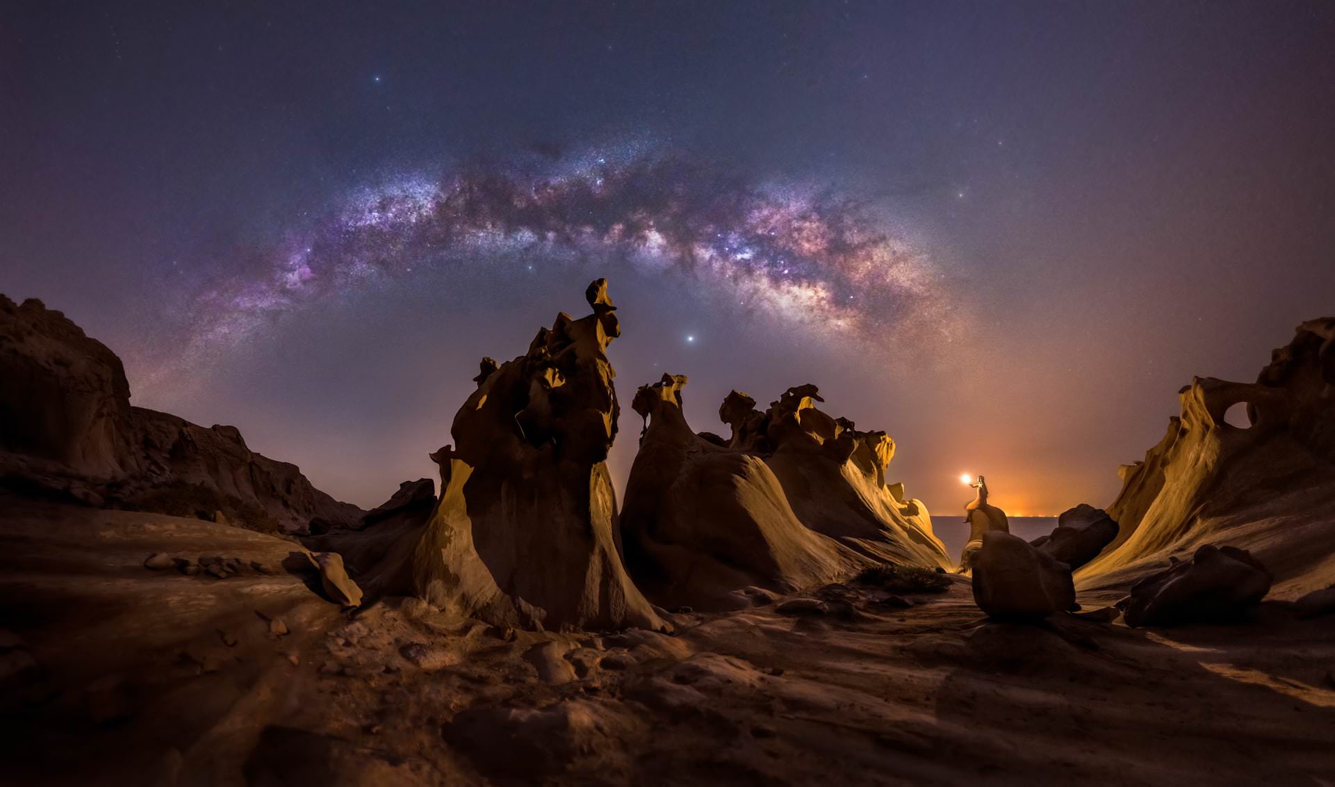 Lovers of the night / Mohammad Hayati / Hormozgan Province, Persian Gulf, Iran / Photographer of the Year of the Milky Way Galaxy 2021