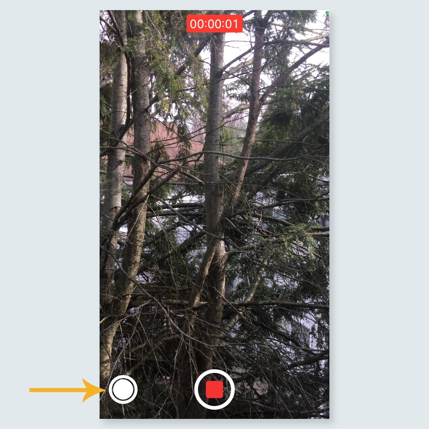 Simultaneous recording of video and photo on iPhone