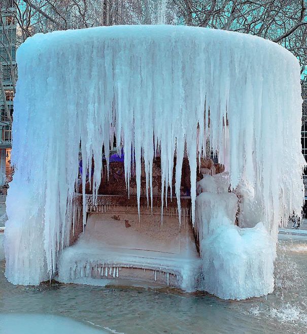 The cold wave freezing the air in America due to the phenomenon of the vortex or polar vortex