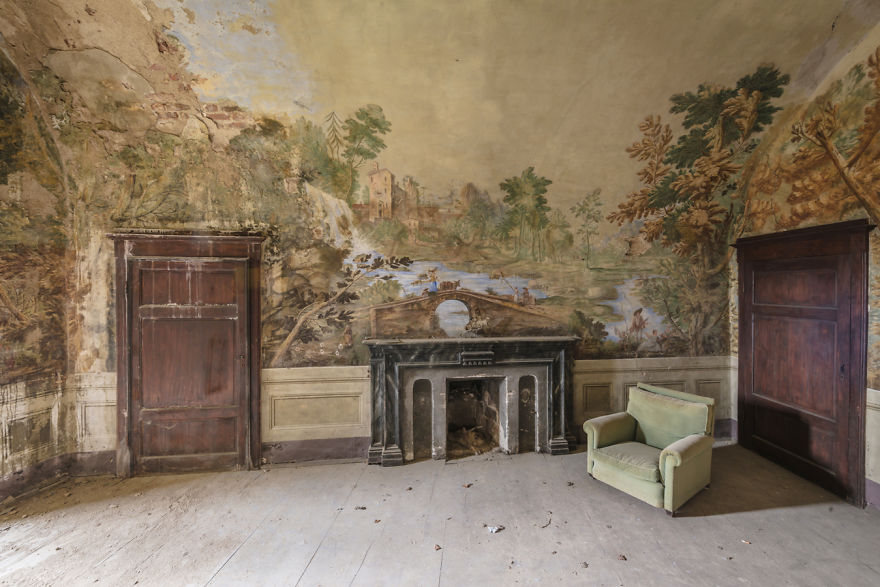 The paintings left in the houses
