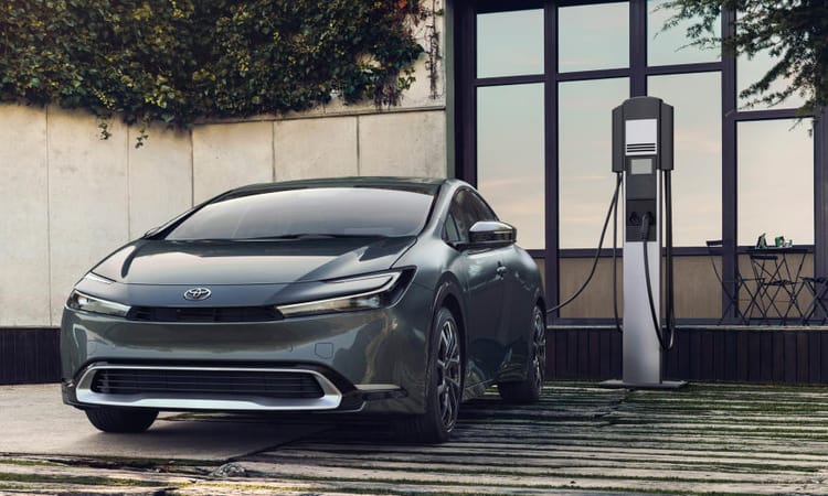 Toyota Prius 2023 is charging