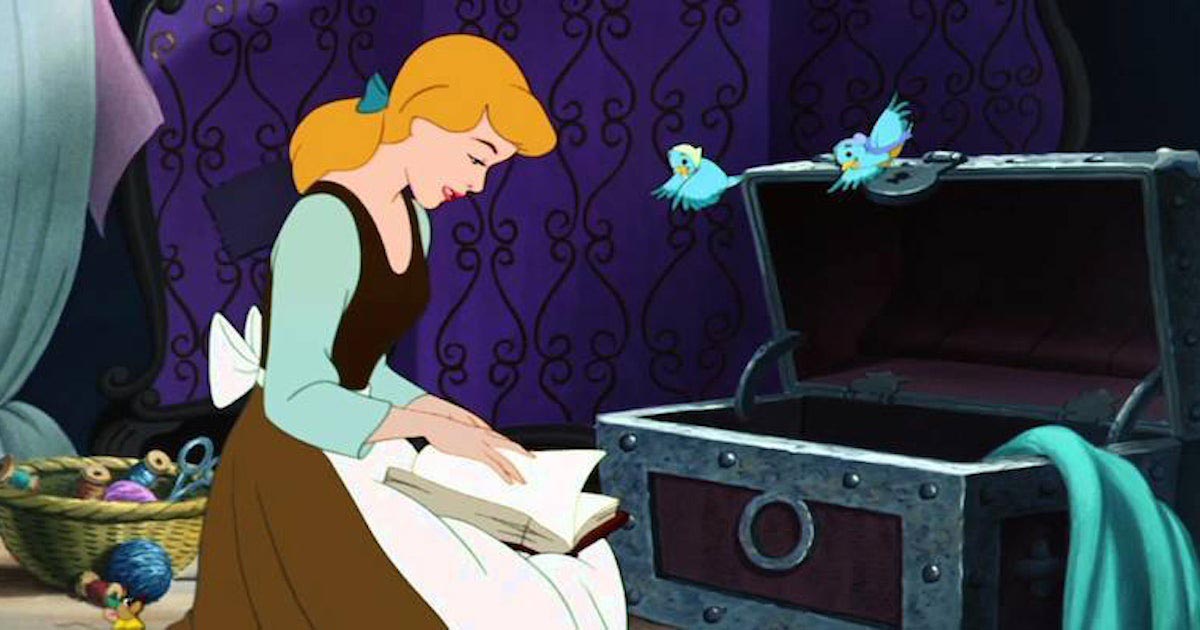 Cinderella is choosing clothes with the help of birds