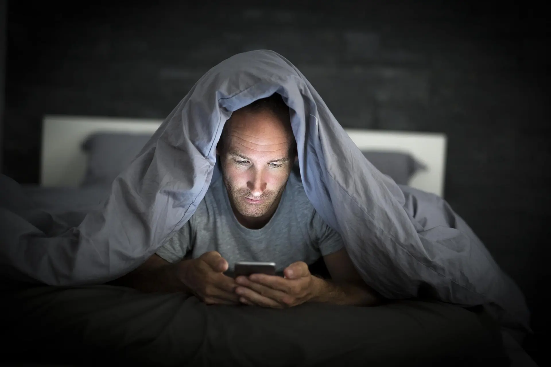 Google: To Reduce Stress And Experience Better Sleep, Don't Use Your Phone Before Going To Bed