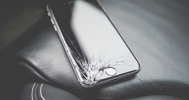 8 Reasons To Put A Protective Glass On Your Phone Screen!